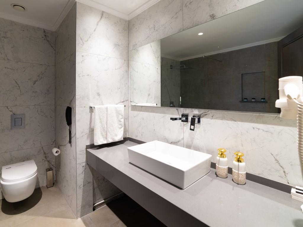 Deluxe Triple Room image